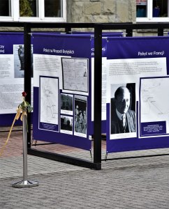 Wystawa plenerowa poświęccona mjr. Adolfowi Pilchowi.